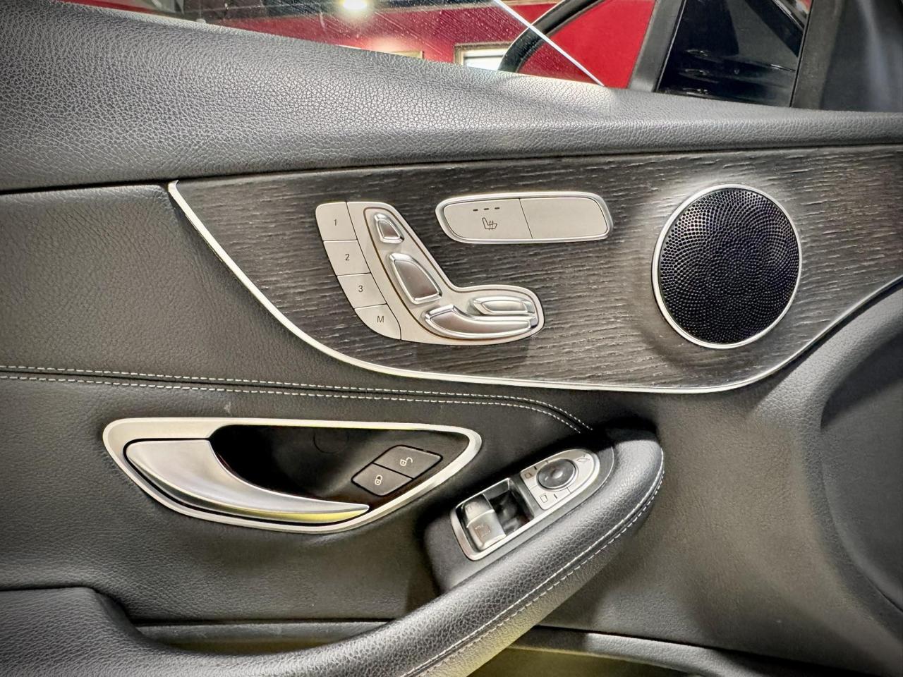 MERCEDES C300 *LOW MILLAGE*