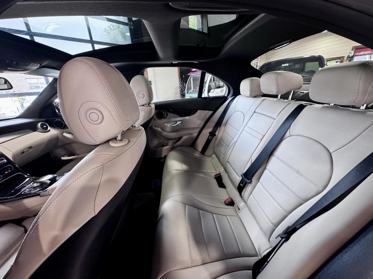 MERCEDES C300 *LOW MILLAGE*